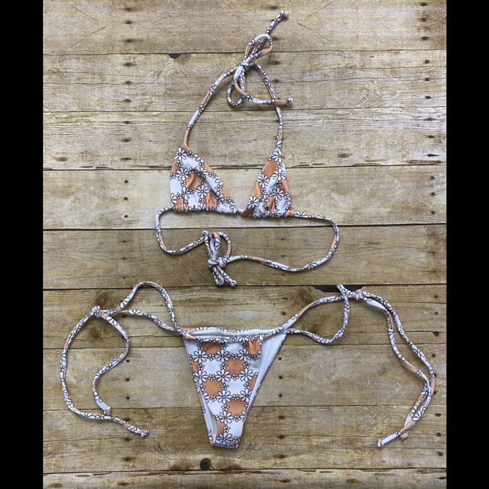NWOT Frankie’s Bikinis Flower Bikini